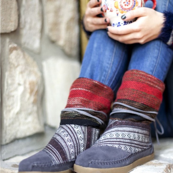 Toms Shoes - TOMS 6.5 women’s Nepal Suede Woven Textile
Moccasin Aztec Southwest Boots